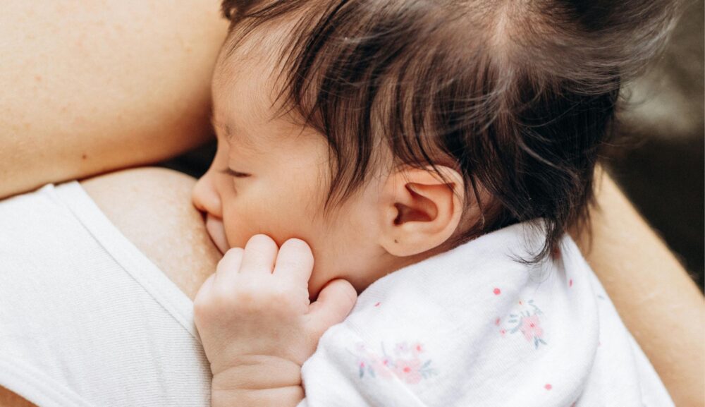 授乳がうまくいかないのはなぜ？赤ちゃんが吸わない・母乳が足りないときの対処法